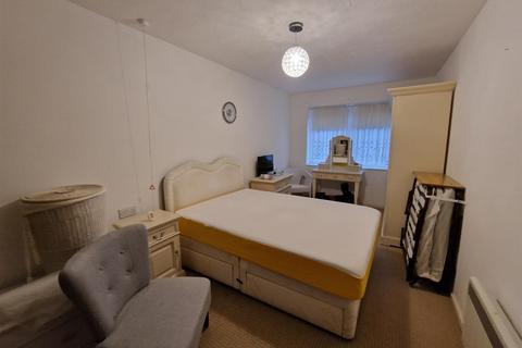 1 bedroom ground floor flat for sale, The Spinney, Swanley, Kent