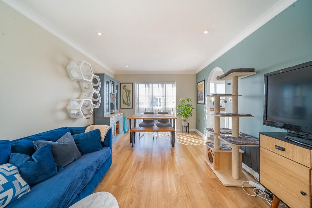 Joseph Hardcastle Close, London, SE14 2 bed apartment for sale £350,000