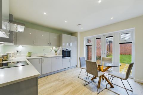 5 Lavinia Close, Worcester, WR2 5GT