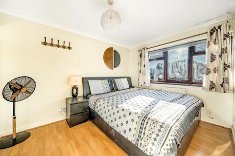 5 bedroom end of terrace house for sale, 12 SAFFRON CLOSE, CROYDON