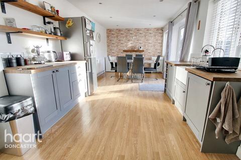 67 Attlee Avenue, New Rossington, Doncaster, DN11 0QU