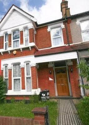 Spacious 4 bed, 2 reception terraced house to let