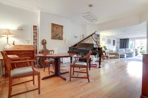 59 The Ridgeway, London, NW11 8QL