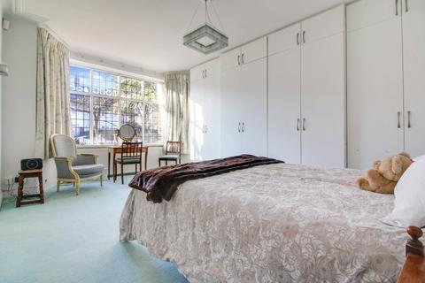 59 The Ridgeway, London, NW11 8QL