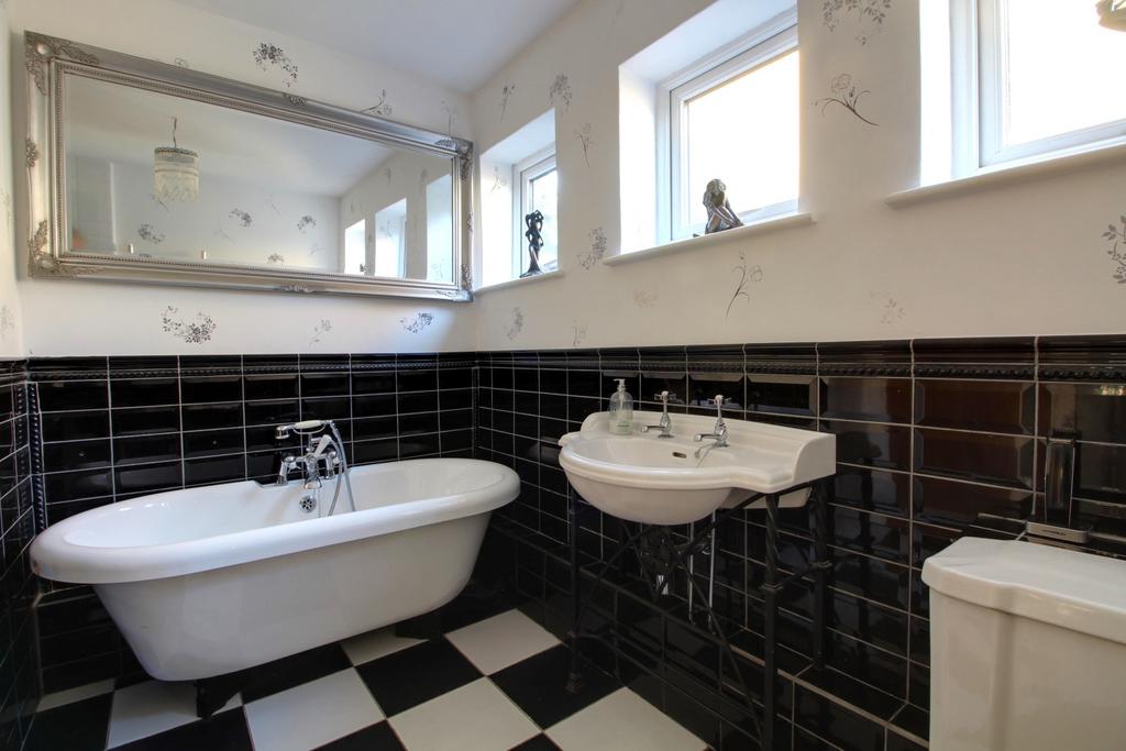 Ground floor bathroom 2