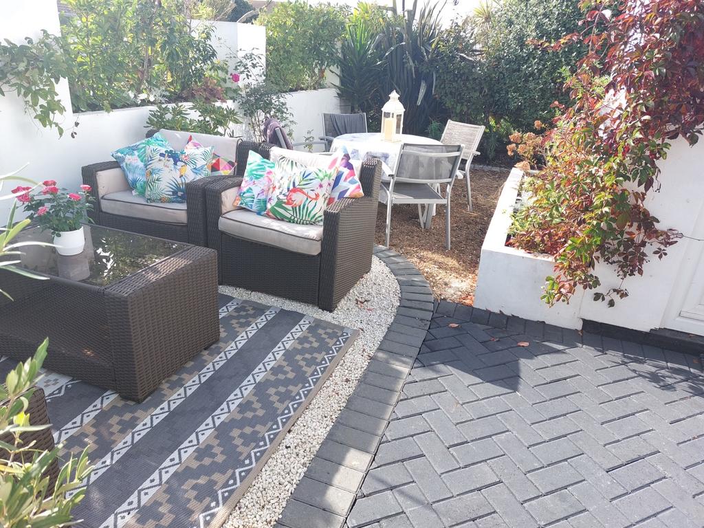Front garden 2