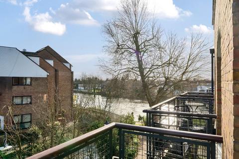 1 bedroom flat for sale, Staines,  Staines Upon Thames,  TW18