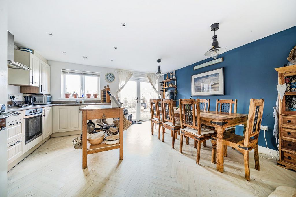 Kitchen/Dining Room (1)
