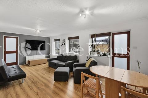 9 Horseshoe Close, London, E14 3EP
