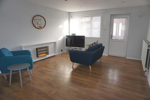 77 Angus Close, Chessington, KT9 2BN