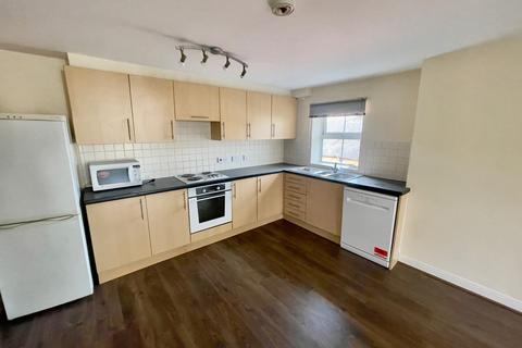 2 bedroom flat to rent, Manor Fold, Horsforth, Leeds, West Yorkshire, LS18