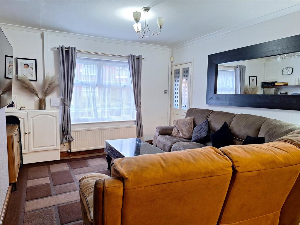 Ralstone Avenue, Hathershaw, Oldham, OL8 2 bed terraced house for sale