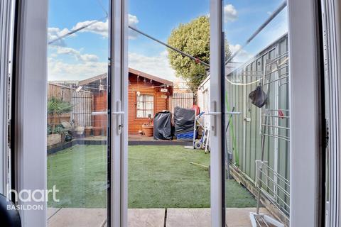 65 Clickett Hill, Basildon, SS14 1NN