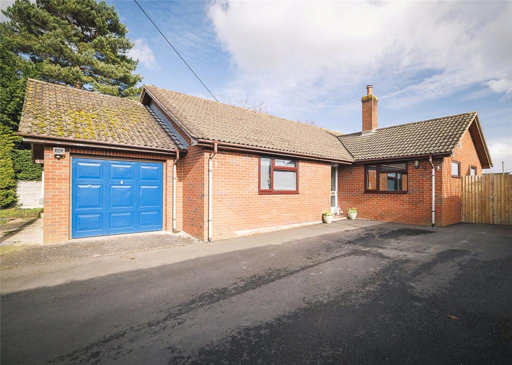Brampton Abbotts, RossonWye, Herefordshire, HR9 2 bed bungalow for