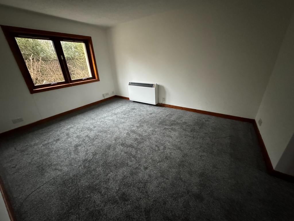 Red Admiral Court, Whitfield, Dundee... 1 bed flat £450 pcm (£104 pw)