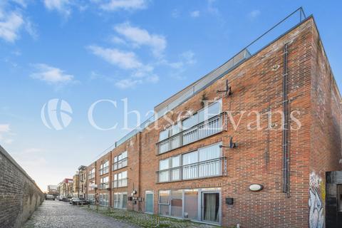 Flat 3, 11 Glebe Road, London, E8 4BD