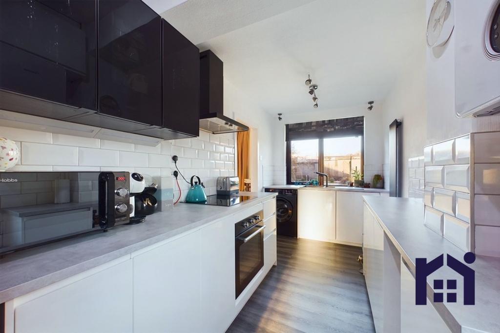 Spendmore Lane, Coppull, PR7 5DE 3 bed semidetached house for sale £