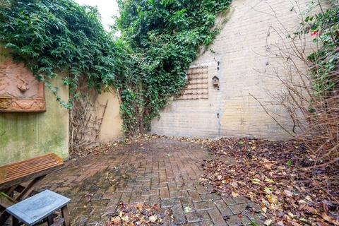 29 Aldensley Road, London, W6 0DH