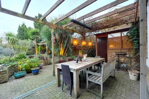 39 Ashford Road, Faversham, ME13 8XN