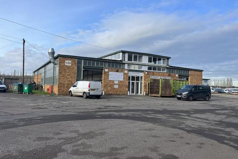 Industrial unit to rent, Aylesbury HP18
