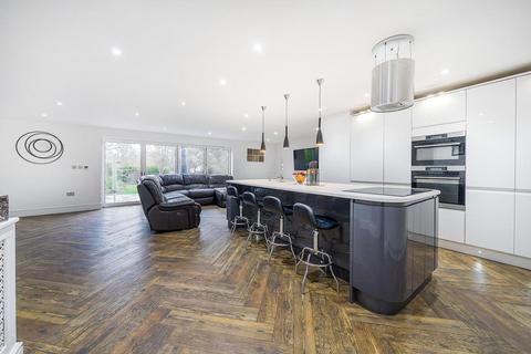 28 Hayes Way, Beckenham, BR3 6RL