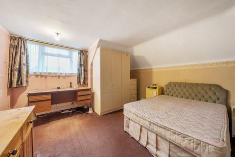 3 bedroom bungalow for sale, Lower Weybourne Lane, Farnham, Surrey, GU9