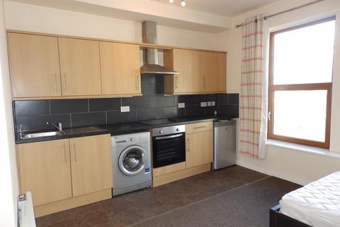 1 bedroom flat to rent, Briggate, Shipley, West Yorkshire, BD17