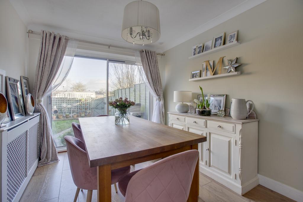 100 Aldebury Road, SL6 7 HE-6