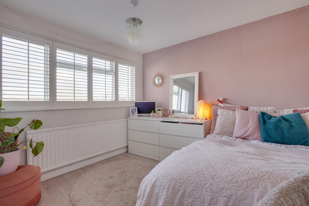 100 Aldebury Road, SL6 7 HE-1