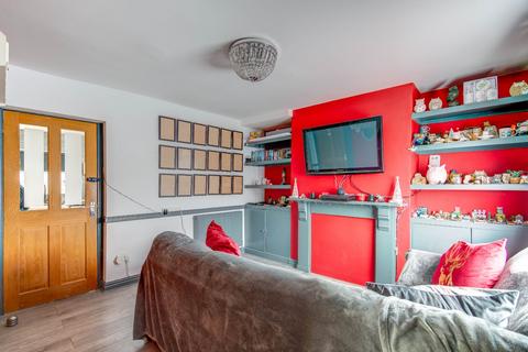 4 bedroom semi-detached house for sale, Brierley Hill Road, Stourbridge, West Midlands, DY8