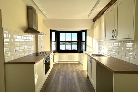 3 bedroom maisonette to rent, HISTORIC LYNN - Renovated 3 Bed Apartment with River Views