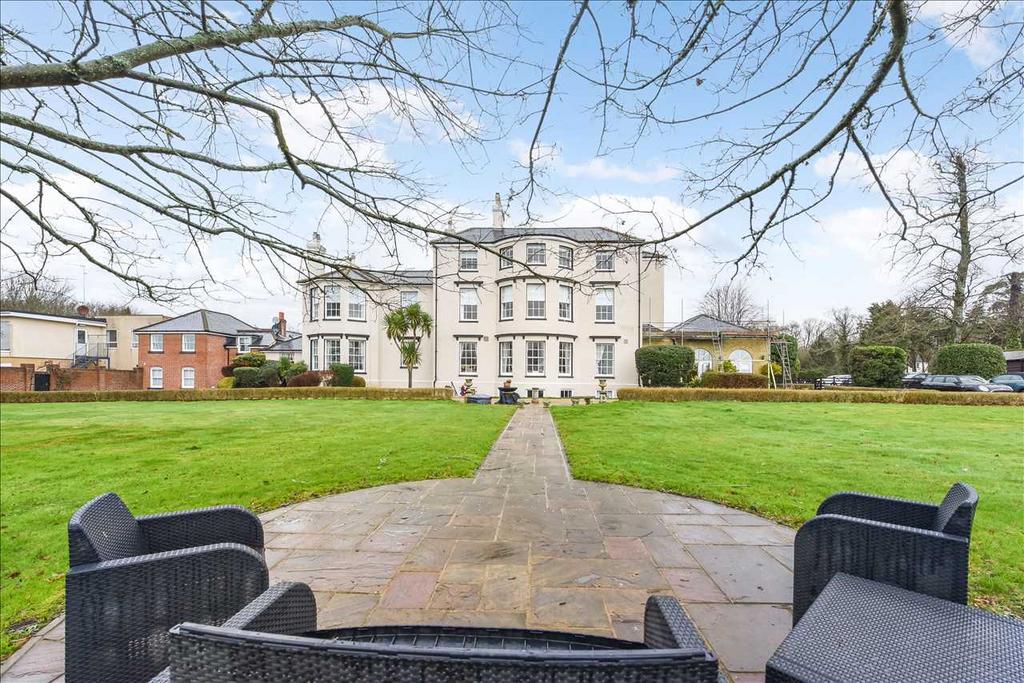 Abshot Manor Apartments, Little Abshot Road, Fareham 3 bed apartment