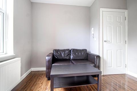 Studio to rent, Apt 3, 215 Belle Vue Road #152379