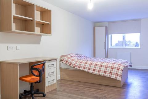 3 bedroom apartment to rent, Apt 8, 22A Blenheim Terrace #922489