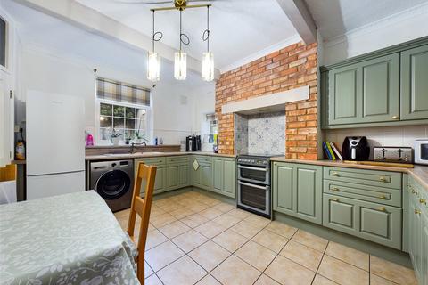 3 bedroom end of terrace house for sale, Heywood Old Road, Heywood, Greater Manchester, OL10