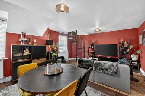 2 bedroom flat for sale, South Worple Way, East Sheen, London, SW14