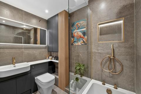 2 bedroom flat for sale, South Worple Way, East Sheen, London, SW14