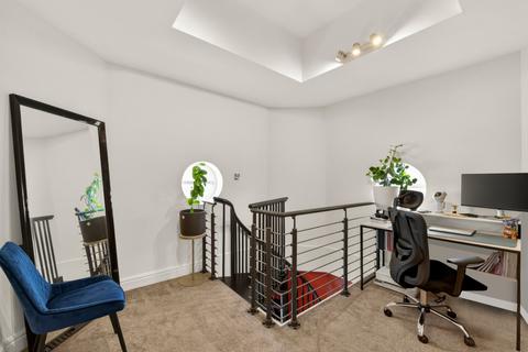 2 bedroom flat for sale, South Worple Way, East Sheen, London, SW14