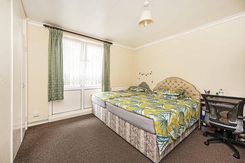 2 bedroom maisonette for sale, (OIEO £380,000) Rounton Road, Bow, London, E3