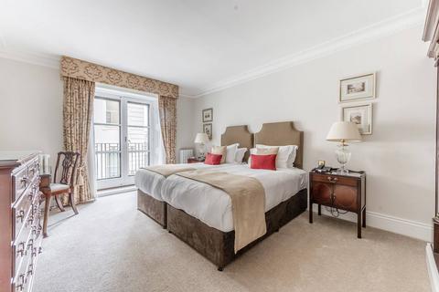 3 bedroom flat to rent, Hyde Park Gate, High Street Kensington, London, SW7