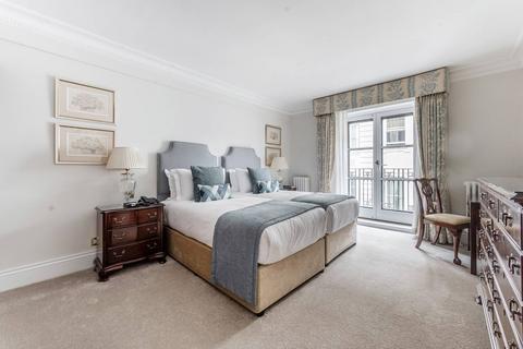 3 bedroom flat to rent, Hyde Park Gate, High Street Kensington, London, SW7