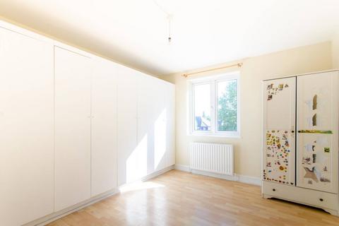 2 bedroom flat for sale, Chingford Mount Road, Chingford, London, E4