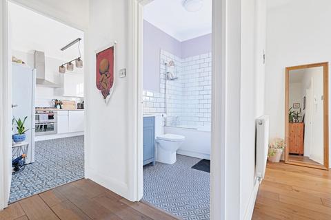 63e Nightingale Road, London, E5 8NB