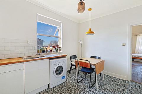 63e Nightingale Road, London, E5 8NB