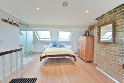 2 bedroom terraced house to rent, Cochrane Road, Wimbledon, London, SW19