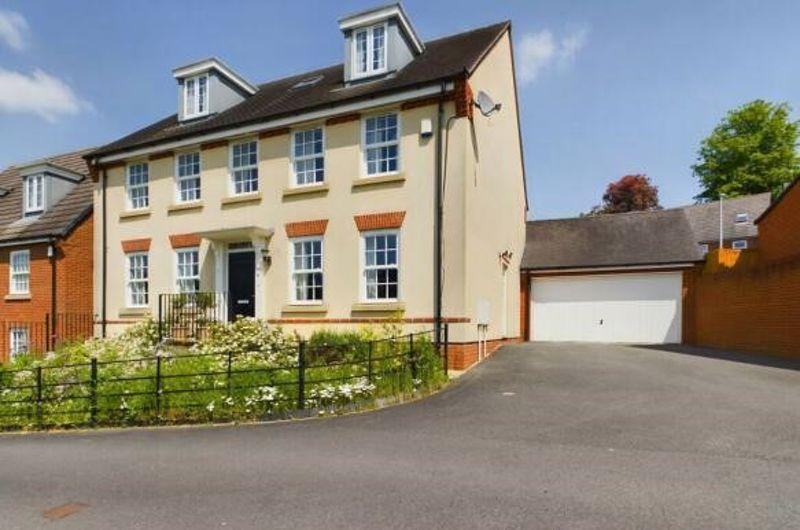 Beacon Drive, Newton Abbot 5 bed detached house for sale £669,950