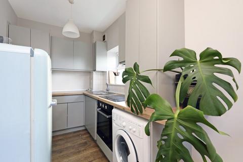2 bedroom apartment to rent, Parkholme Road, London