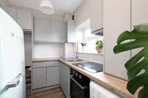 2 bedroom apartment to rent, Parkholme Road, London