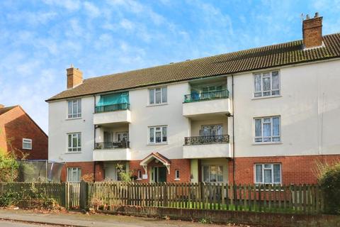 3 bedroom flat for sale, Wilford Road, Langley