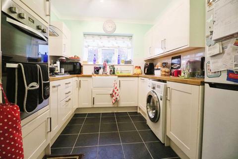3 bedroom flat for sale, Wilford Road, Langley